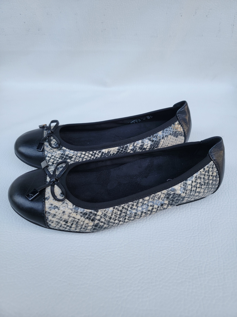 Vionic Minna Black Snake Pattern Flats, 8M Women see description The shoes sho